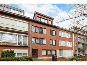 Gerenoveerd studio-appartement met zolder