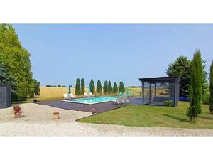 Charentaise de caractère avec pigeonnier restauré  maison d’amis à terminer  piscine et vu