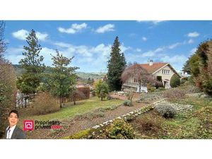 THIZY-LES-BOURGS (69240) Villa de standing 218 m²  8 pièces  4 chambres  garages  jardin