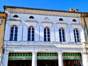 Immeuble de Caractère avec Local Commercial