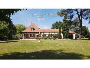 Jolie maison et son parc clos  piscine