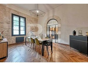Appartement De 150M² Rénové Situé Dans Le Quartier De La Préfecture À Nîmes