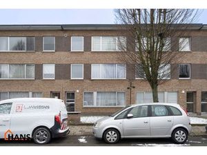 Gelijkvloersappartement met garagebox.