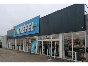 UITSTEKEND GELEGEN COMMERCIEEL PAND NAAST BRICO