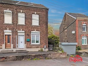 Maison semi-individuelle avec passage latéral  garage et grand