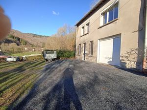Maison 87 M2 habitable mitoyenne d'un côté avec vue sur la montagne