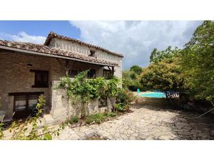 Jolie maison quercynoise avec piscine  maison amis  garage et 2170 m2 de terrain arboré