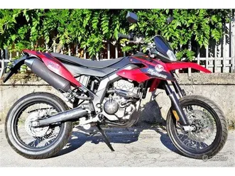 nuovo-motard-malaguti-xsm-125-rosso