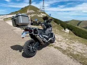 xadv-750-desert-track-honda-faretti-valige