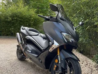 yamaha-tmax-530-dx-2018-akrapovic-racing-et-bcd-design
