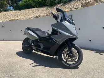 gilera-gp800-edition-100ans-gris-nardo-15000km-2011