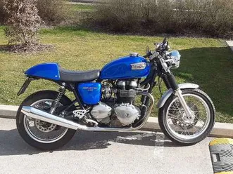 triumph-thruxton-900-cafe-racer