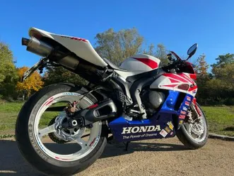 honda-cbr-1000-rr-sc57-hrc-tricolor