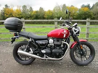 2018-68-triumph-bonneville-street-twin-900-cc-red-only-4000-miles-stunning