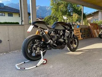 kawasaki-zrx-1100-alles-typisiert-oehlins-cafe-racer