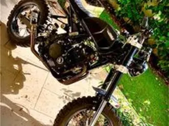 scrambler (su base honda nx 650 dominator)