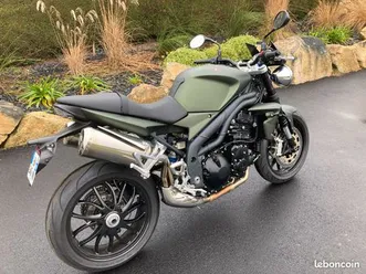 triumph-1050-speed-triple-kaki-2010