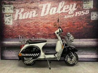 2013-piaggio-vespa-px-150-ron-daley-special-edition-no-221