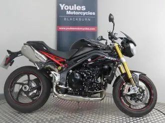 2015-triumph-speed-triple-1050-r-black
