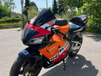 honda-cbr600rr-repsol-edition-model-pc37