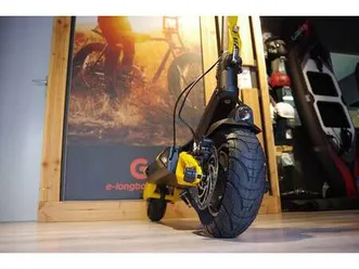 e-scooter-vsett-10-mit-elektrischem-nitro