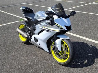 2017-yamaha-r6-sport-bike