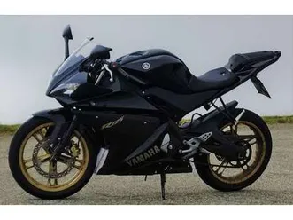 yamaha-yzf-r125-nera-e-oro-nero
