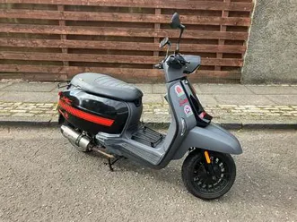 2019-lambretta-v125-special-pirelli-limited-edition