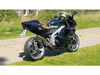 triumph-daytona-955i-centennial-edition