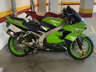 kawasaki-ninja-zx9r-avenidas-novas