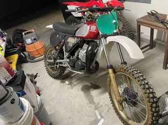 vintage-husqvarna-race-bike