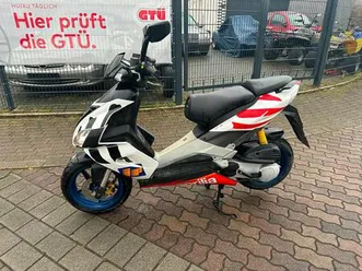 schöne gepflegte aprilia sr 50 lc aus 1.hand nur 9219 km