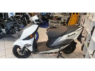 suzuki avenis 125 weiß