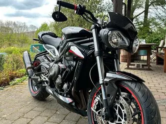 triumph-street-tripple-765-rs-carbon-full-behindertengerecht