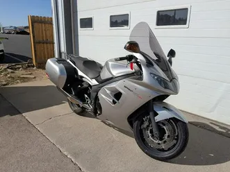 2011-triumph-sprint-gt