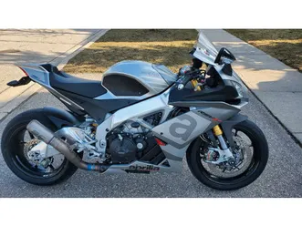 2016-aprilia-rsv4-rr