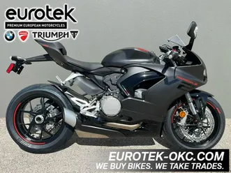 2025-ducati-panigale-v2-black-on-black