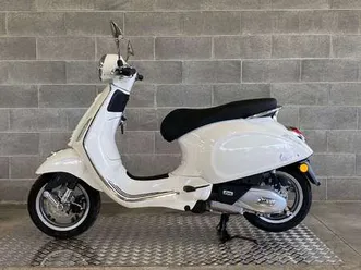 vespa primavera 125 campagna prova riscatta o rendi. bianco