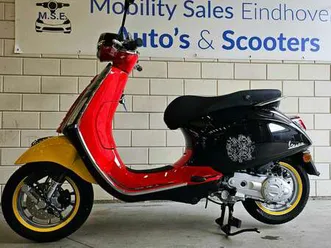 vespa primavera bromscooter 4t. mickey mouse edition zwart