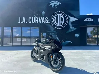 yamaha-r-7-midnight-black