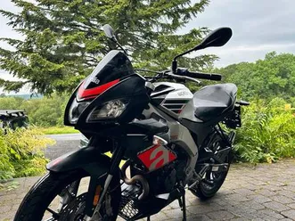aprilia tuono 125 abs / wenig km / gut gepflegt