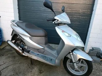 roller-honda-dylan-125-mit-sport-auspuff