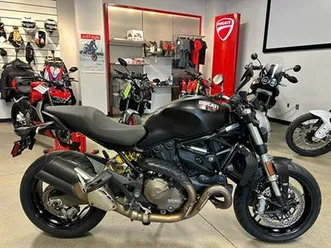 2016-ducati-monster-821-dark