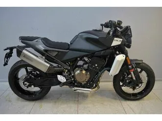 husqvarna svartpilen 801 2024 + akrapovic + uvm. (umbau)