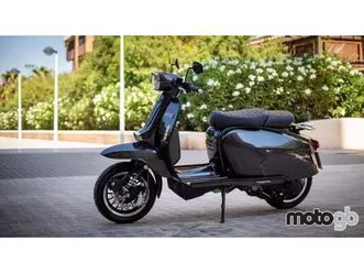 royal-alloy-gp-125-cc-s-modern-classic-retro-automatic-moped-scooter-liquid-co