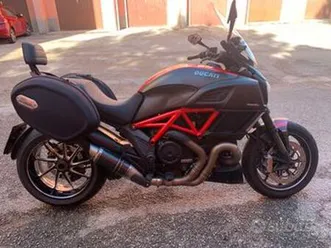 ducati diavel carbon red