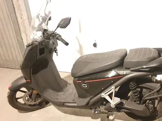 scooter electique supersoco cpx electric, connecté, avec 2x batteries amovibles et 2x télécommandes