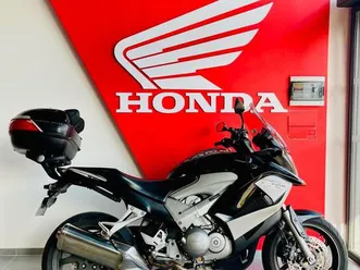 vfr-800-x-crossrunner-promotion-4499e-au-lieu-de-4999e-99e-mois-de-1300e-d'accessoires-g