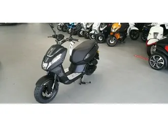 scooter peugeot street zone 50