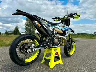 husqvarna-300-supermoto-injectie-2020-model-supermotard
